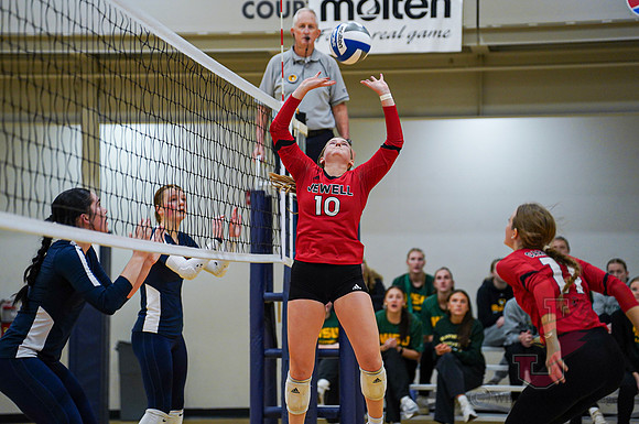 24.10.18 ATH VB V Crossover3