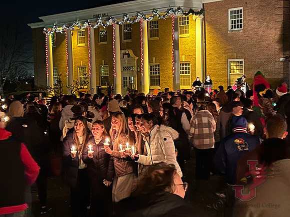 24.12.06 JSE Lighting of the Quad 19