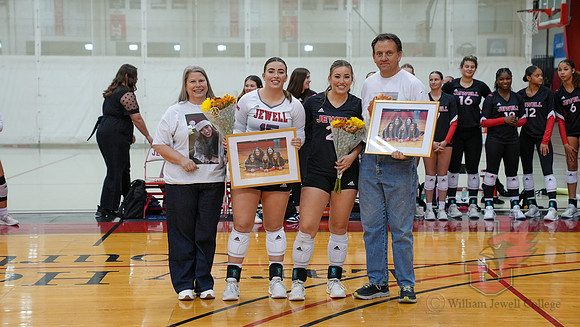 24.11.02 ATH VB Senior Day14