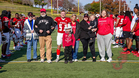 24.11.16 ATH FB Senior Day14