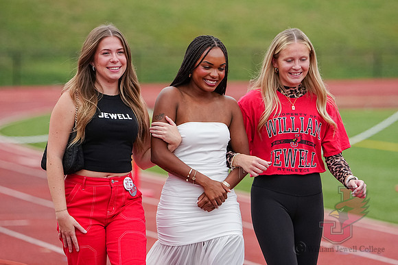 25.10.18 SLE Homecoming Court 19 Camryn Thomas