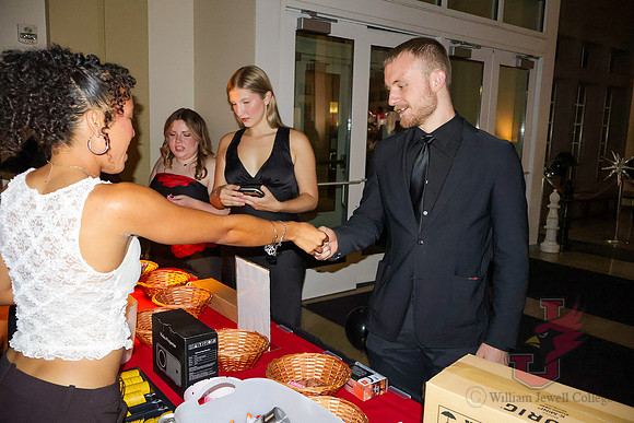 25.10.13 SLE Homecoming Met Gala 5
