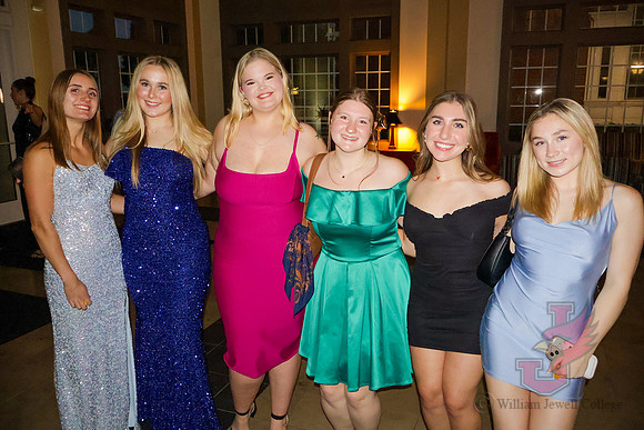 25.10.13 SLE Homecoming Met Gala 8