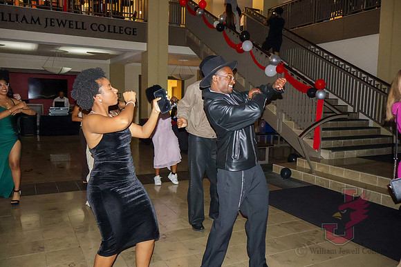25.10.13 SLE Homecoming Met Gala 38