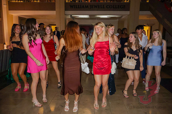 25.10.13 SLE Homecoming Met Gala 39