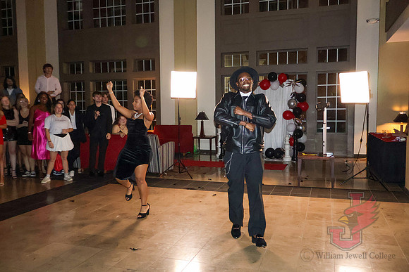25.10.13 SLE Homecoming Met Gala 50