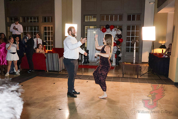 25.10.13 SLE Homecoming Met Gala 52