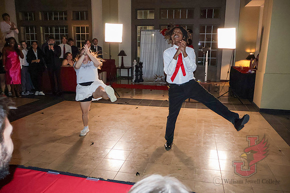 25.10.13 SLE Homecoming Met Gala 55