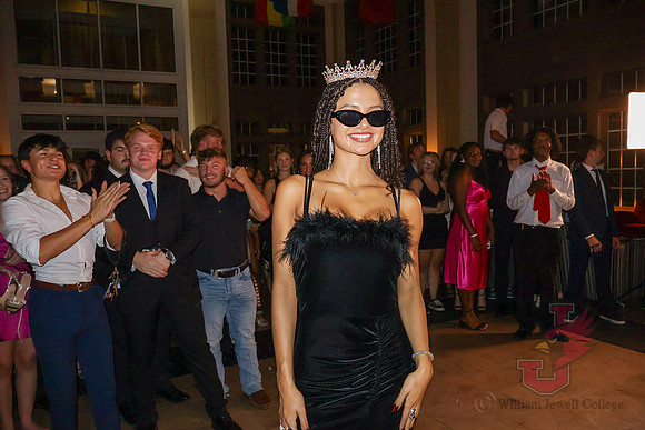 25.10.13 SLE Homecoming Met Gala 59