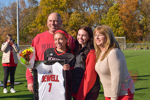 25.11.02 ATH WSOC Senior Day11