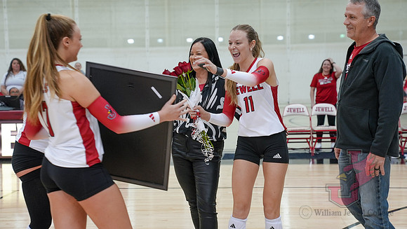 25.11.07 ATH VB Senior Day-12