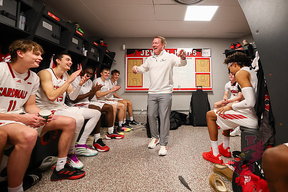 26.01.22 ATH MBB V Upper Iowa4