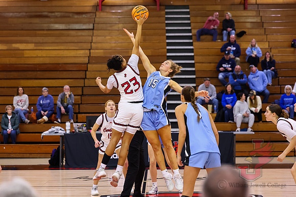 26.01.22 ATH WBB V Upper Iowa1