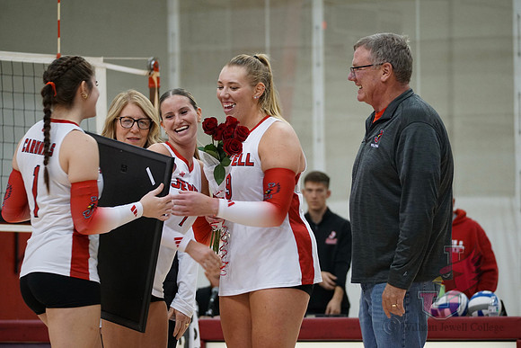 25.11.07 ATH VB Senior Day6