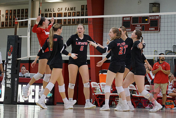 25.11.07 ATH VB Senior Day71