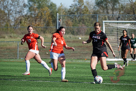 25.11.02 ATH WSOC Senior Day8