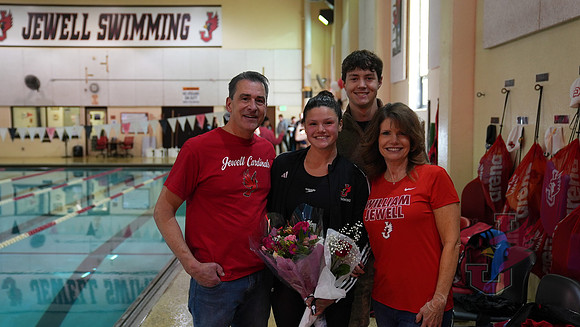 26.01.31 ATH SWM Senior Day24
