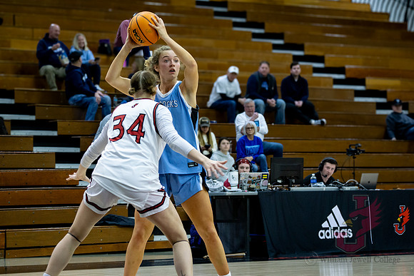 26.01.22 WBB vs Upper Iowa-06