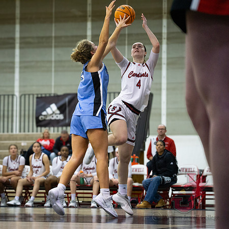 26.01.22 WBB vs Upper Iowa-36