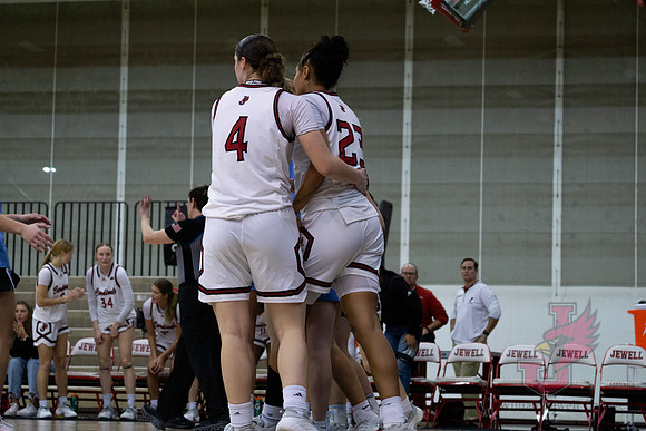26.01.22 WBB vs Upper Iowa-41