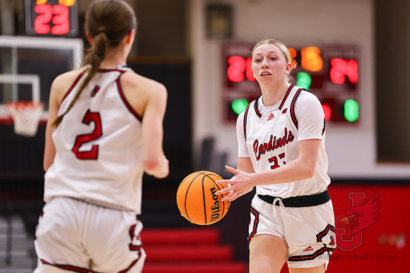 26.02.12 ATH WBB V Drury3