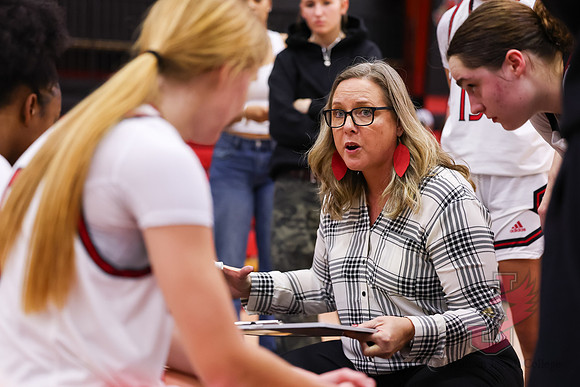 26.02.12 ATH WBB V Drury4