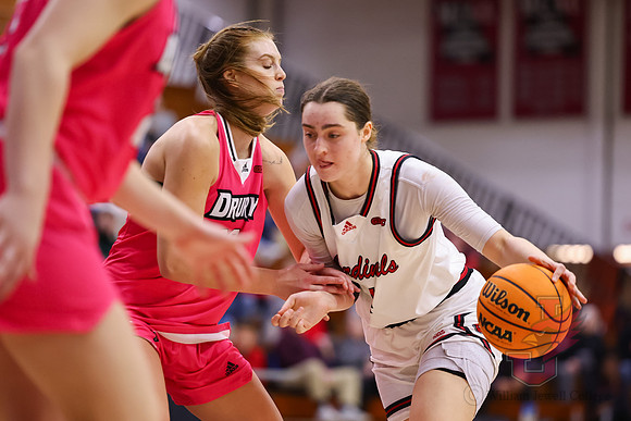 26.02.12 ATH WBB V Drury30
