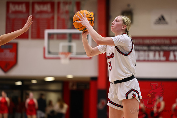 26.02.12 ATH WBB V Drury34