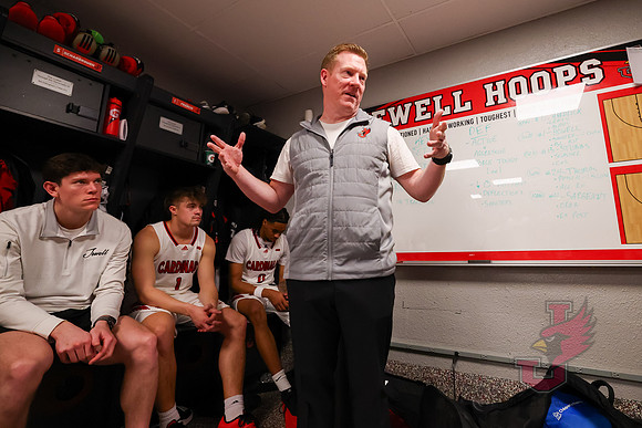 26.02.12 ATH MBB V Drury9