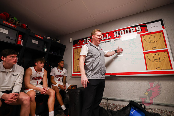 26.02.12 ATH MBB V Drury7