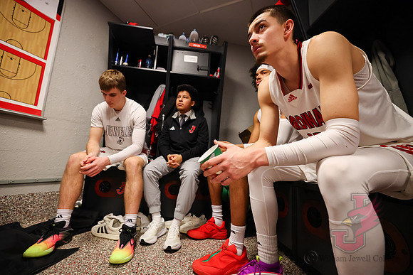 26.02.12 ATH MBB V Drury12