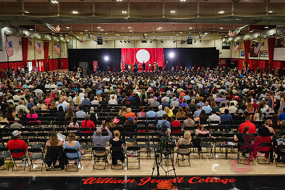 26.05.16 SLE Commencement 151
