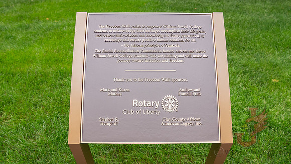 Closeup Signs-01619
