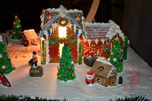 24.12.11 SPI Chef Jim Gingerbread House 1