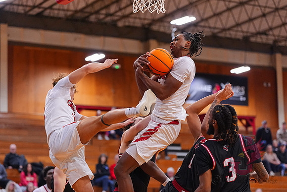 25.01.16 ATH MBB V Lewis 4
