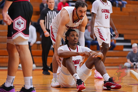 25.01.16 ATH MBB V Lewis 8