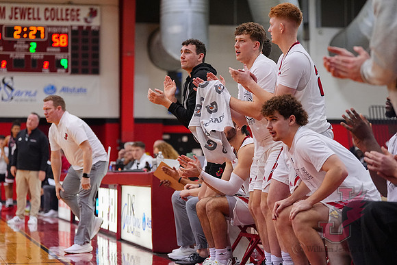 25.01.16 ATH MBB V Lewis 2