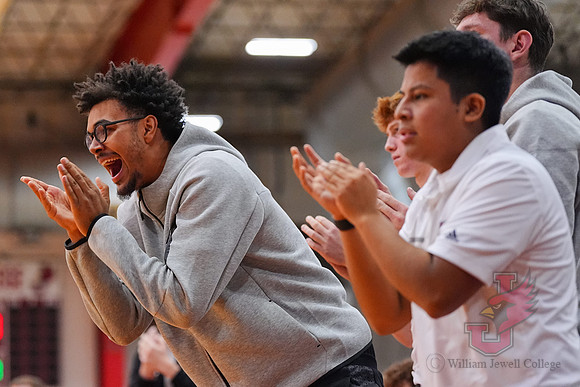 25.01.16 ATH MBB V Lewis 5