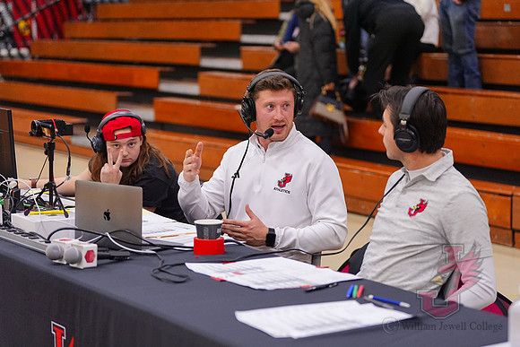 25.01.16 ATH WBB V Lewis 6