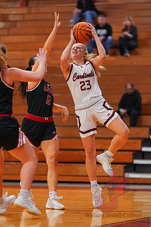 25.01.16 ATH WBB V Lewis 24