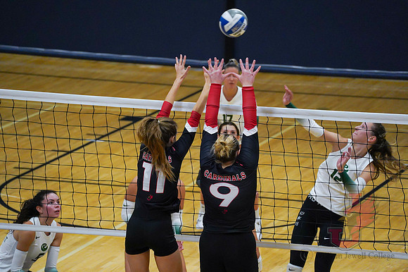 24.10.18 ATH VB V Crossover25
