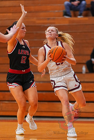 25.01.16 ATH WBB V Lewis 23