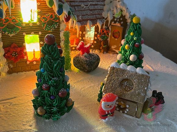 24.12.11 SPI Chef Jim Gingerbread House 10