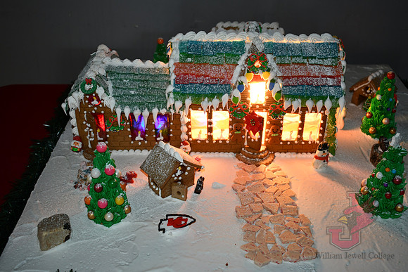 24.12.11 SPI Chef Jim Gingerbread House 3
