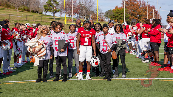 24.11.16 ATH FB Senior Day10