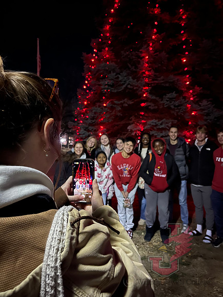 24.12.05 JSE Lighting of the Cardinal Tree 2 - Kaelyn Cox