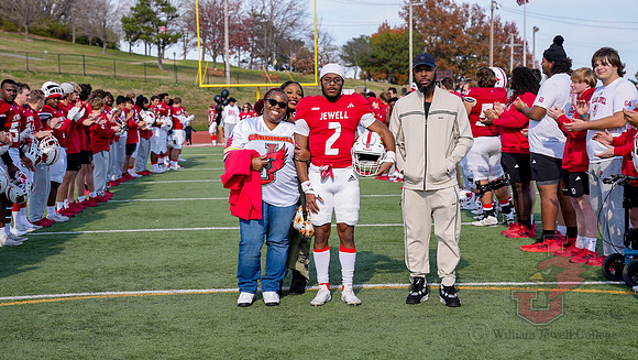 24.11.16 ATH FB Senior Day8
