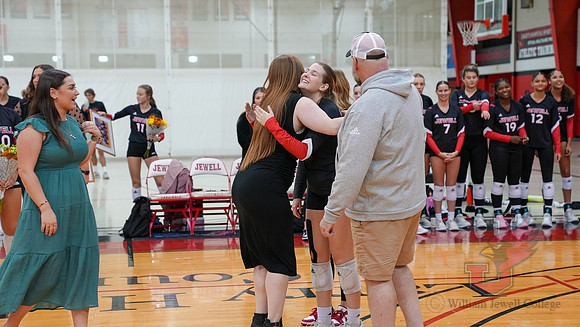 24.11.02 ATH VB Senior Day7