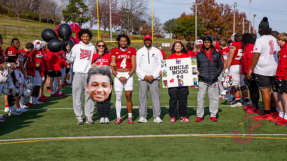 24.11.16 ATH FB Senior Day9