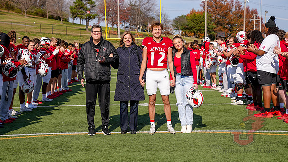 24.11.16 ATH FB Senior Day11